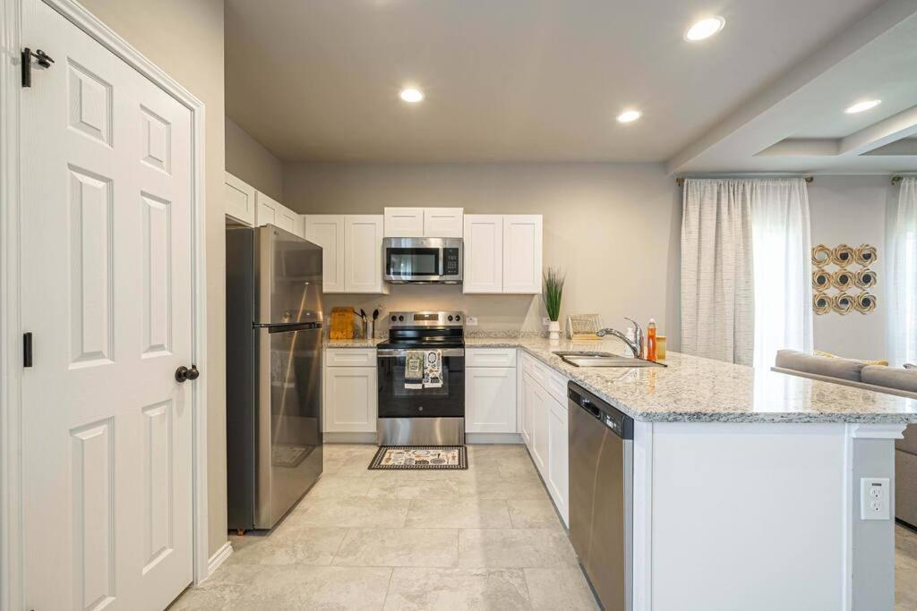 Gorgeous, Brand New 3 Bedrooms Home- Built 2024, Near Seaworld & Lackland Afb Σαν Αντόνιο Εξωτερικό φωτογραφία