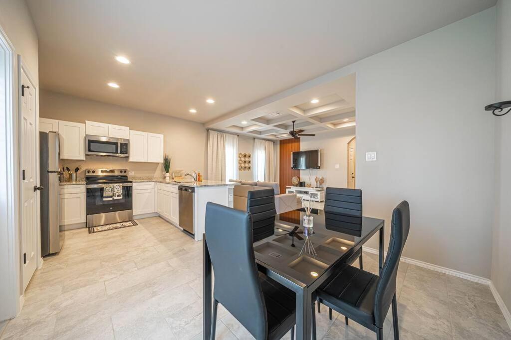Gorgeous, Brand New 3 Bedrooms Home- Built 2024, Near Seaworld & Lackland Afb Σαν Αντόνιο Εξωτερικό φωτογραφία