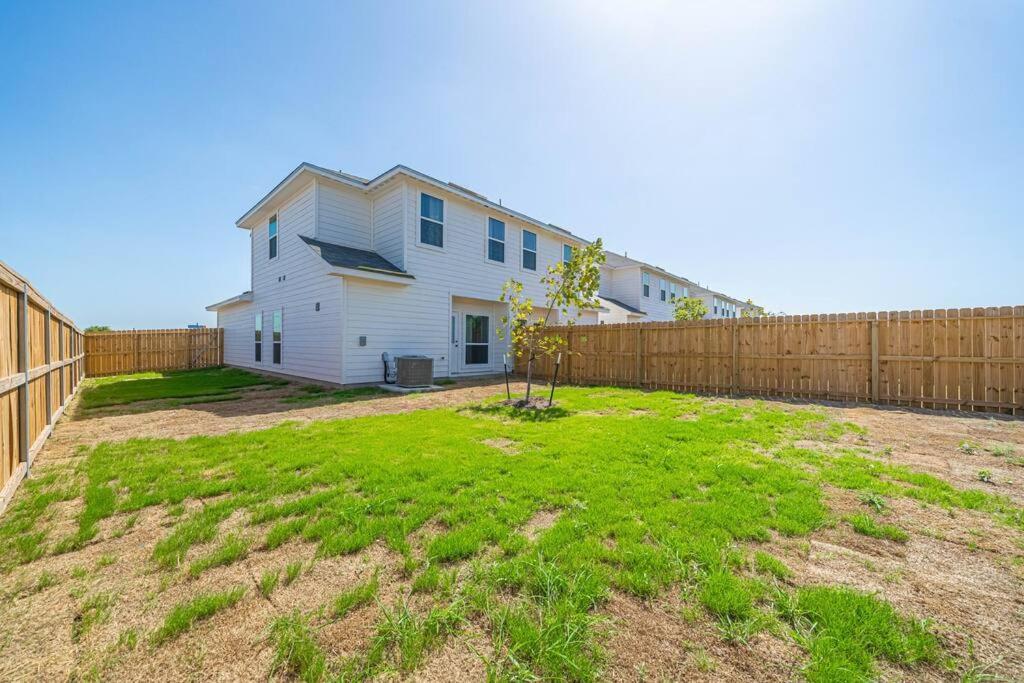 Gorgeous, Brand New 3 Bedrooms Home- Built 2024, Near Seaworld & Lackland Afb Σαν Αντόνιο Εξωτερικό φωτογραφία