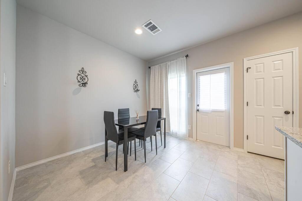Gorgeous, Brand New 3 Bedrooms Home- Built 2024, Near Seaworld & Lackland Afb Σαν Αντόνιο Εξωτερικό φωτογραφία