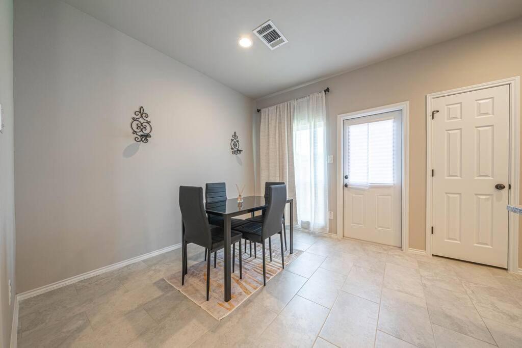 Gorgeous, Brand New 3 Bedrooms Home- Built 2024, Near Seaworld & Lackland Afb Σαν Αντόνιο Εξωτερικό φωτογραφία